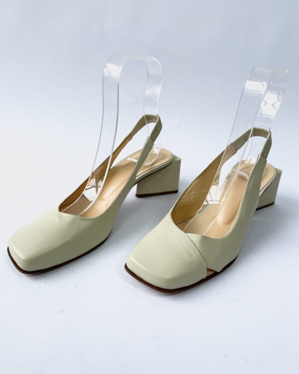 Sandalia bege AAREIA - 38 - VENDIDO SISTEMA OTO