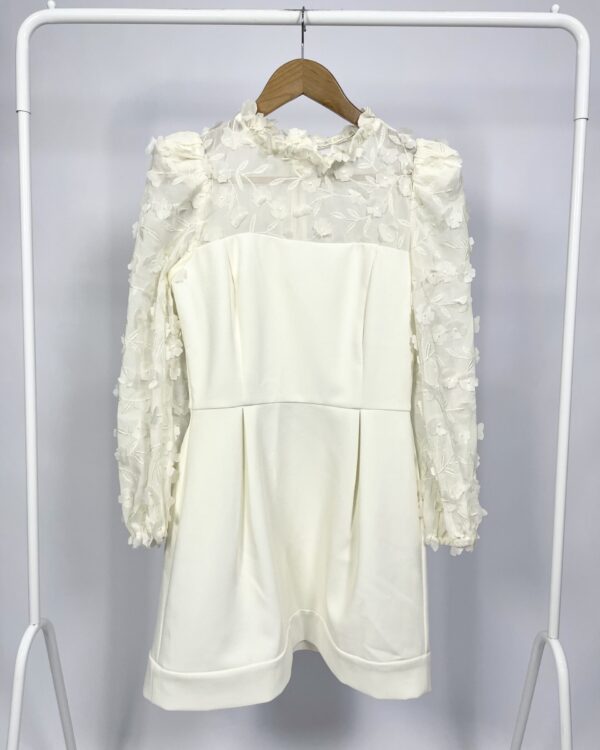 Vsetdio off white curto com bordados AVE RARA - 40 - VENDIDO SIST OTO