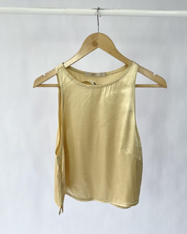 Blusa regata dourada acetinada ISY - P - VENDIDO SISTEMA OTTO