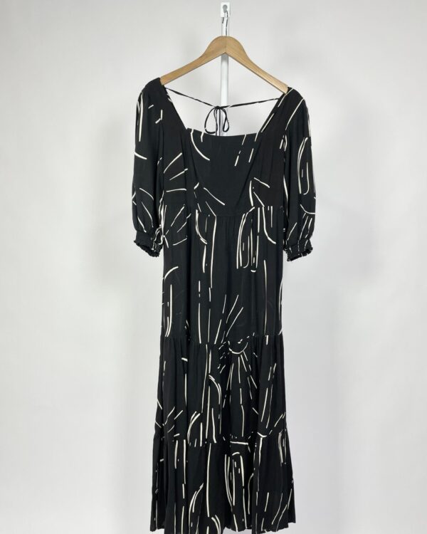 Vestido longo preto detalhes branco  LIZIE - PP - VENDIDO SISTEMA OTO