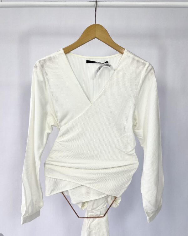 Camisa branca transpassada EVA -40 - VENDIDO SISTEMA OTO