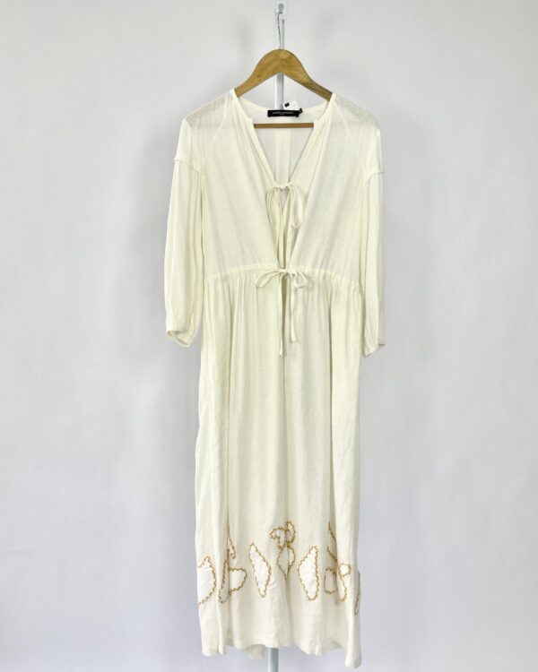 Vestido midi off white com bordados laranjas na barra ANDREA MARQUES - 36 - VENDIDO SISTEMA OTO