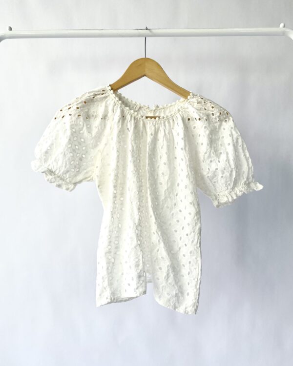 Blusa lasie branca AHKA - M - VENDIDO SISTEMA OTO