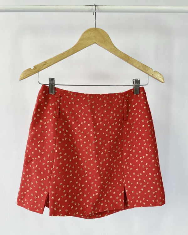 Saia curta vermelha com estampa NV - 34 VENDIDO SISTEMA OTO