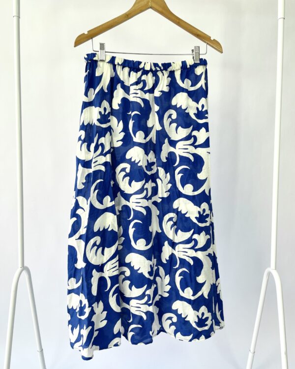 Saia azul e branca com estampa H&M - M - VENDIDO SISTEMA OTO