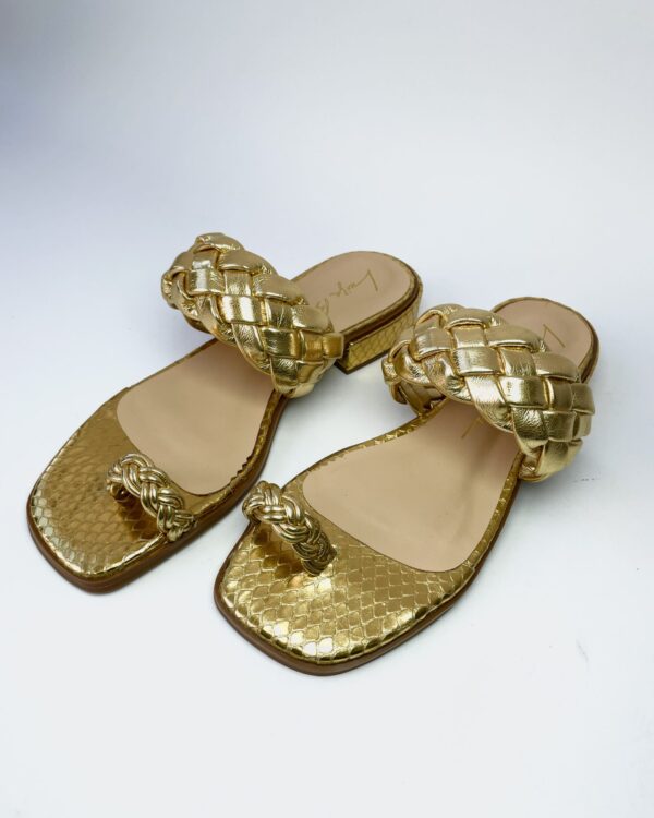 Sandália dourada conm detalhes LUIZA BARCELOS - 38*nunca usado* - VENDIDO SISTEMA OTO