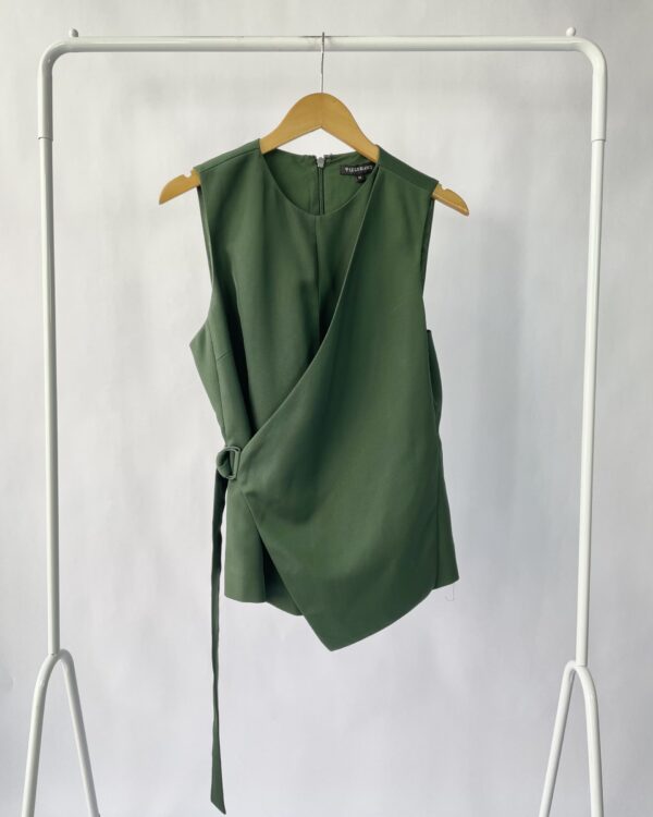 Blusa verde musgo com detalhe LE LIS BLANC - 42 - VENDIDO SISTEMA OTO