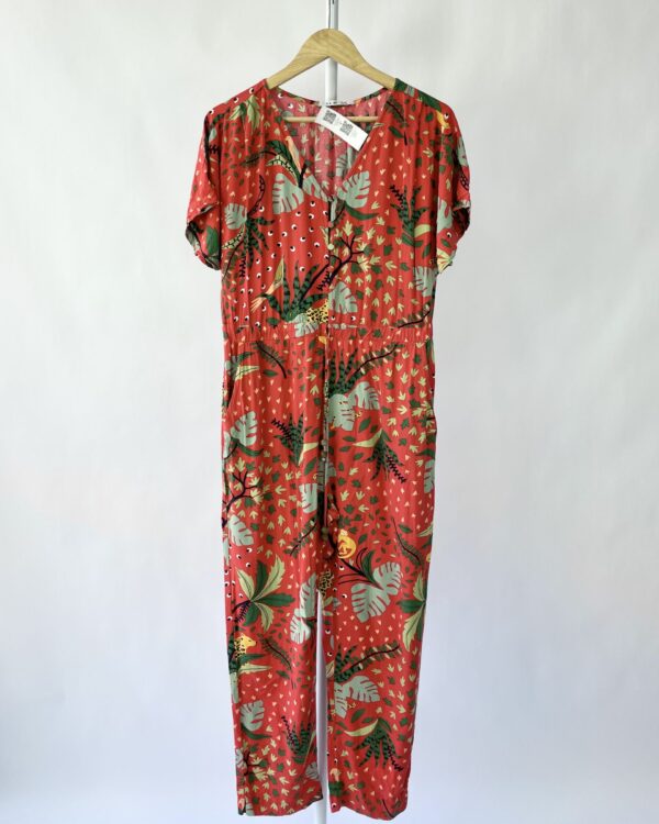 Macacão vermelho com estampa CANTÃO - P - VENDIDO SISTEMA OTO