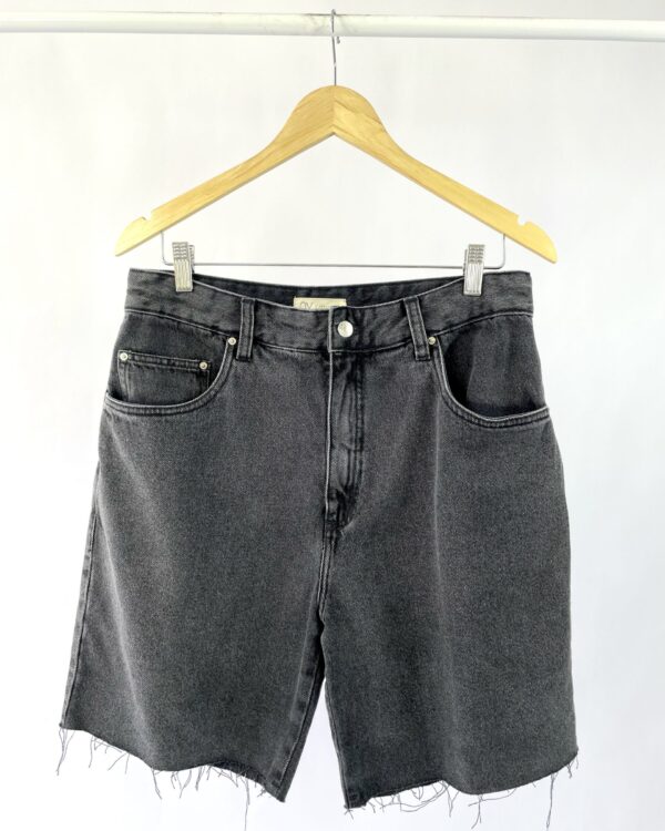 Bermuda jeans preta NV - 40 *nunca usada* - VENDIDO SISTEMA OTO