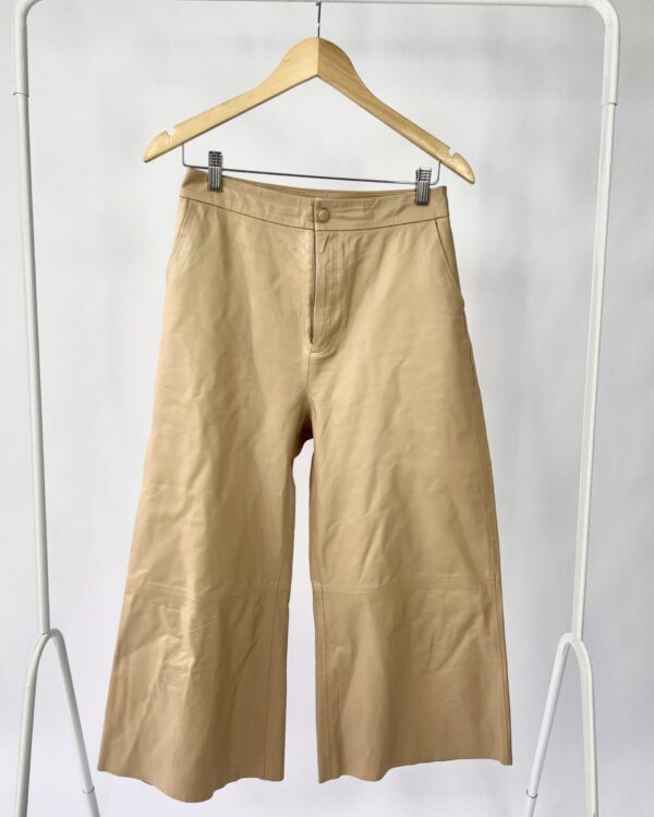 Calça pantacourt couro bege VANVAN - P *nunca usada* - VENDIDO SISTEMA OTO
