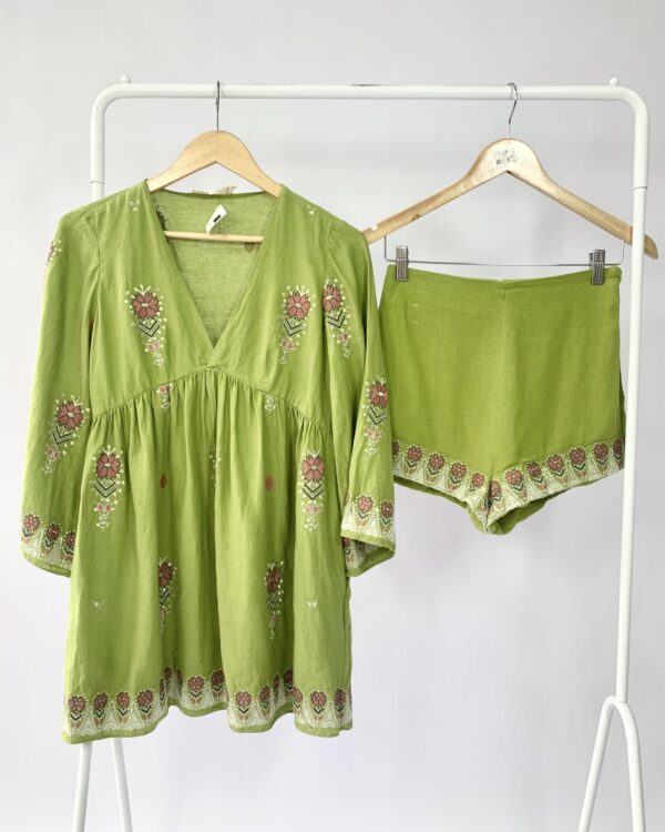 Conjunto short e vestido verde linho com bordados CRIS BARROS - 34