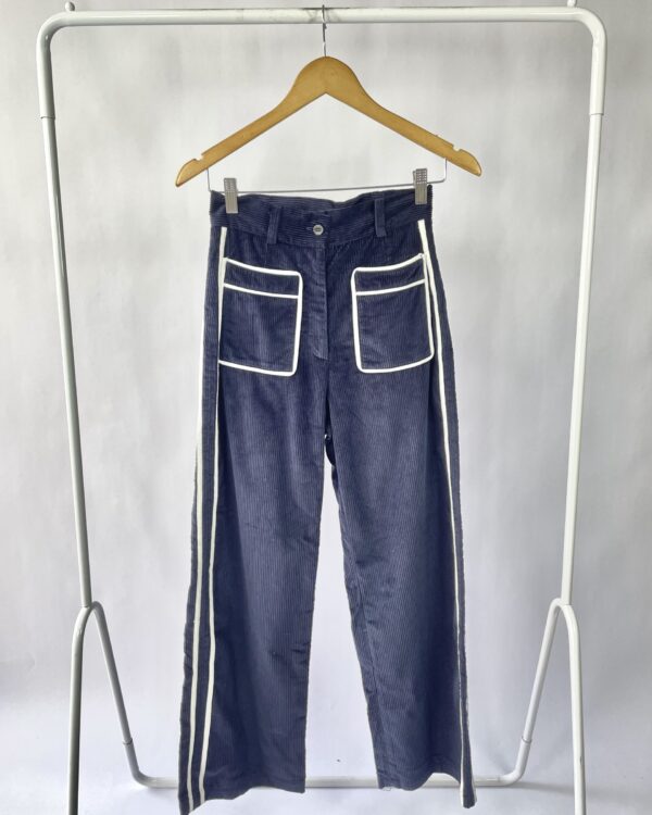 Calça azul veludo com detalhes MARIA DE LA ORDEN - P *nunca usado* - DEVOLVIDO - 27/01/2025