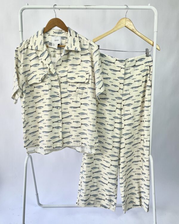 Conjunto calça e camisa estampa peixe GINGIN - 40 *nunca usado* - VENDIDO SISTEMA OTO