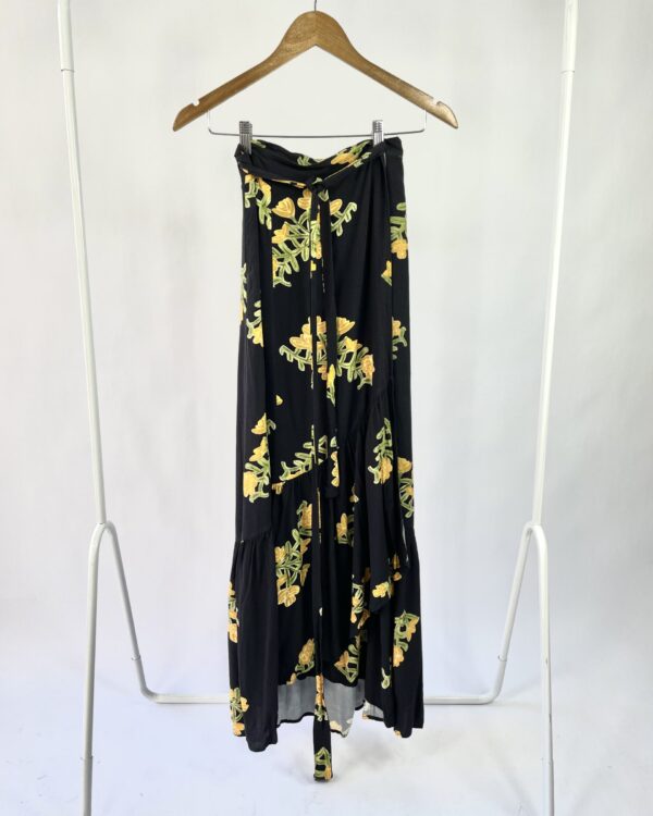 Saia longa preta com flores transpasada   VIX - P - VENDIDO SISTEMA OTO