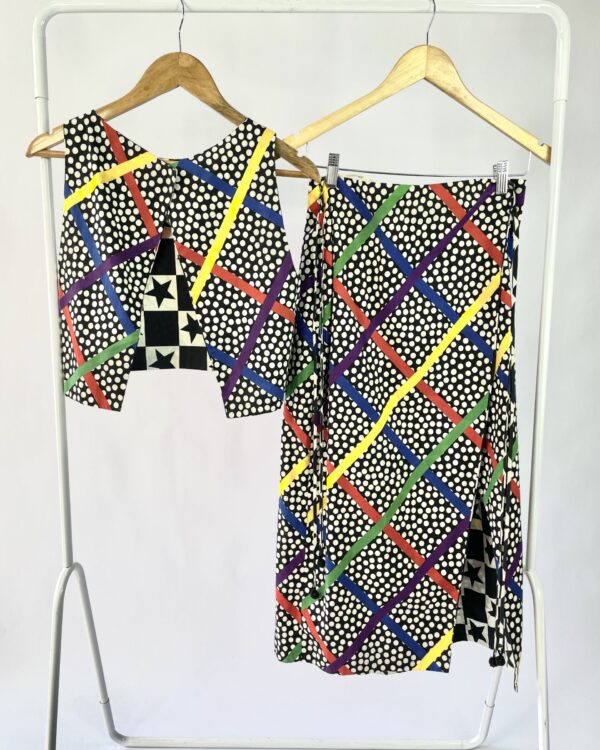 Conjunto saia transpassada e colete estampa colorida poás FARM - P - VENDIDO SISTEMA OTTO