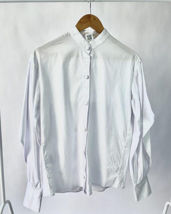 Camisa branca abertura nas costas WYMANN - P - VENDIDO SISTEMA OTO