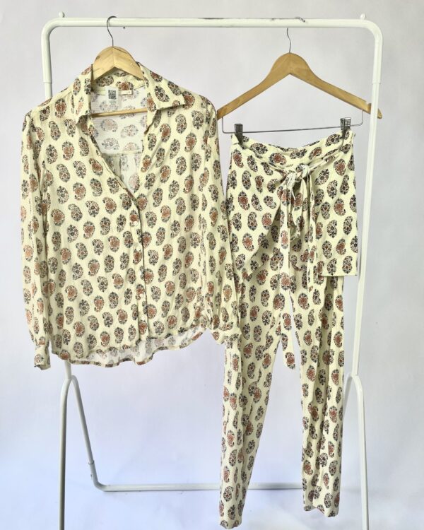 Conjunto calça e camisa estampada MARIA FILÓ - M - VENDIDO SISTEMA OTO