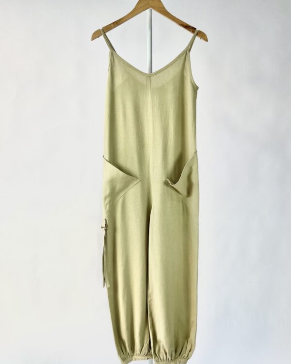 Macacão verde militar com detlahes NV - PP - VENDIDO SIST OTO