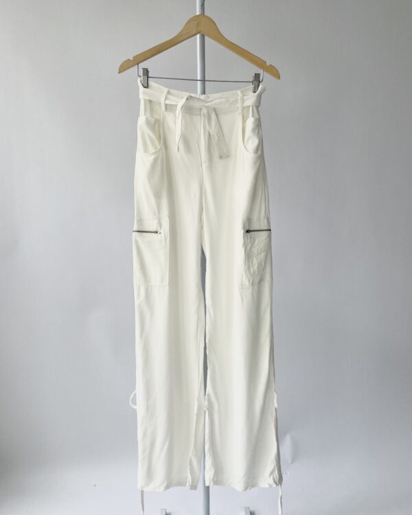 Calça pantalona off white bolsos e zípers OTHER GIRLS - P *nunca usado* - VENDIDO SISTEMA OTO