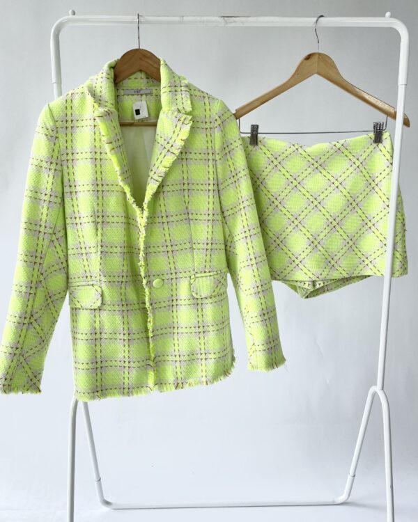 Conjunto blazer e short saia tweed verde lima HIT - P - VENDIDO SISTEMA OTO