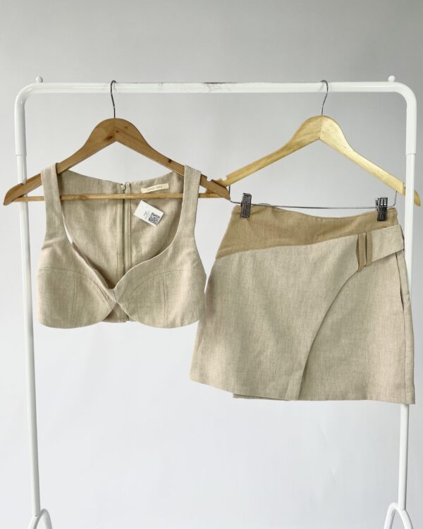 Conjunto short saia e top bege OTHER GIRLS - P - VENDIDO SISTEMA OTO