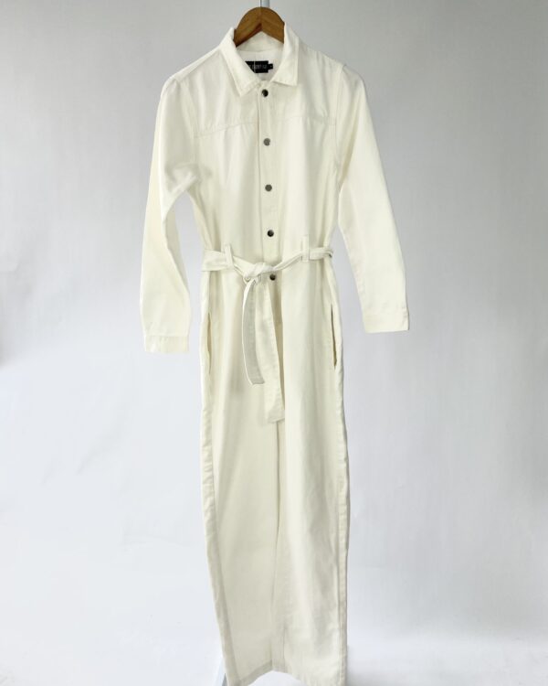 Macacão branco com detalhes OH BOY - P *nunca usado* - VENDIDO SISTEMA OTO