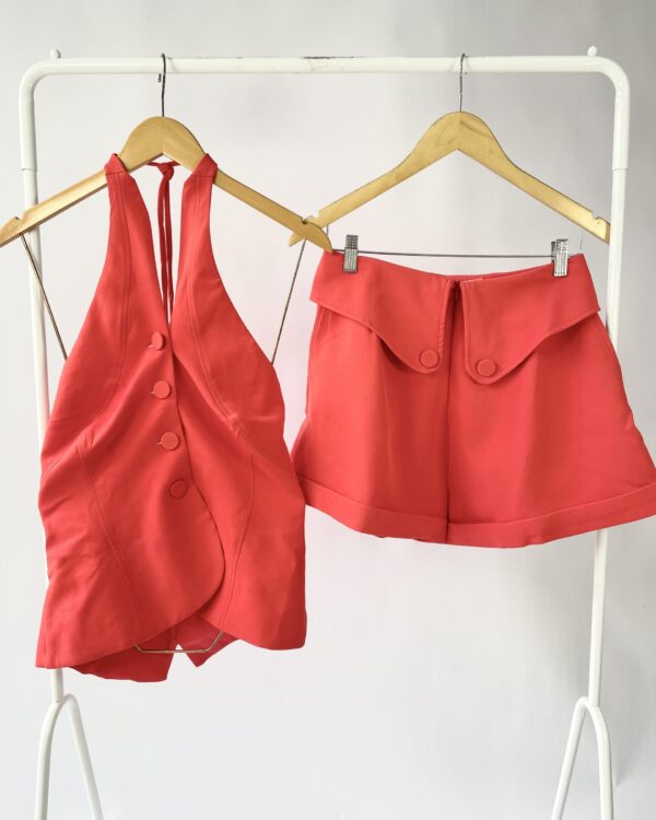 Conjunto short e blusa vermelho CURADORIA - G *NUNCA USADO* - VENDIDO SISTEMA OTO