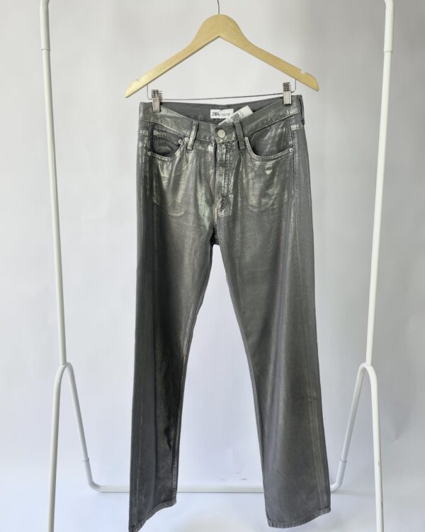 Calça jeans resinada em prata ZARA - 38 - VENDIDO SISTEMA OTO