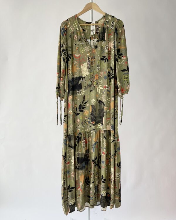 Vestido verde militar com estampa CANTÃO - M - VENDIDO SISTEMA OTO