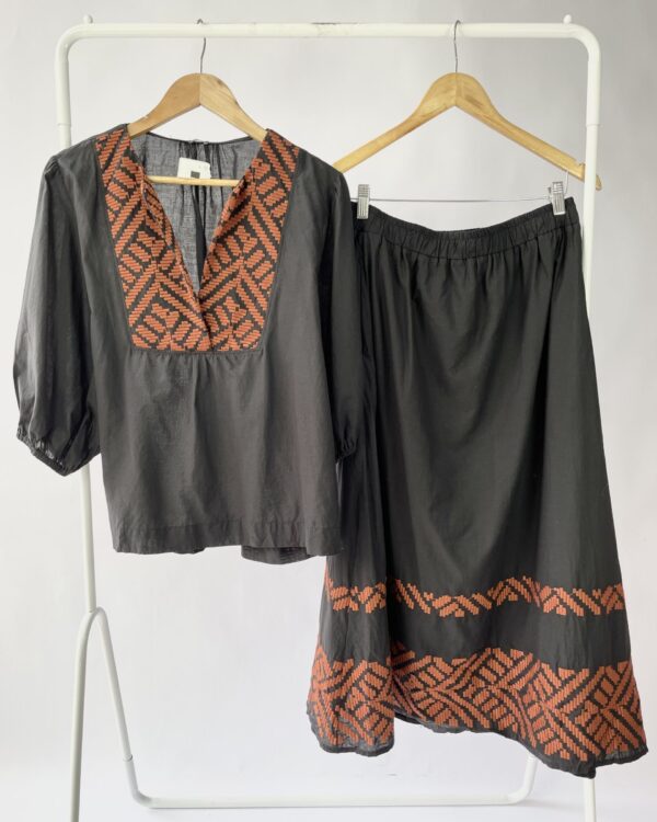 Conjunto preto com bordados marrons CANTÃO - G - VENDIDO SISTEMA OTO