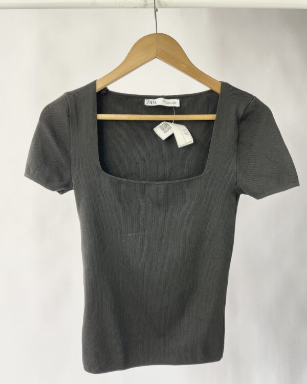 Blusa preta canelada ZARA - M - VENDIDO SISTEMA OTO