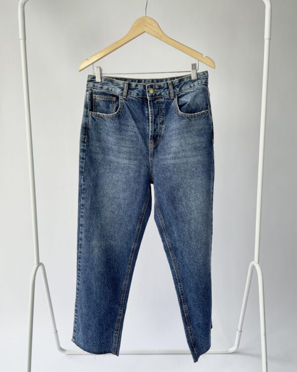 Calça jeans lavaegm escura com desfiado MARIA CABALEIRO - 42 - VENDIDO SISTEMA OTO