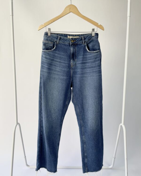 Calça jeans desfiada na barra MARIA CABALEIRO - 42 - VENDIDO SISTEMA OTO