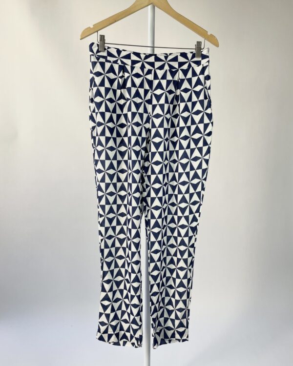 Calça estampa geométrica azul e branca TOTEM - G - VENDIDO SISTEMA OTO