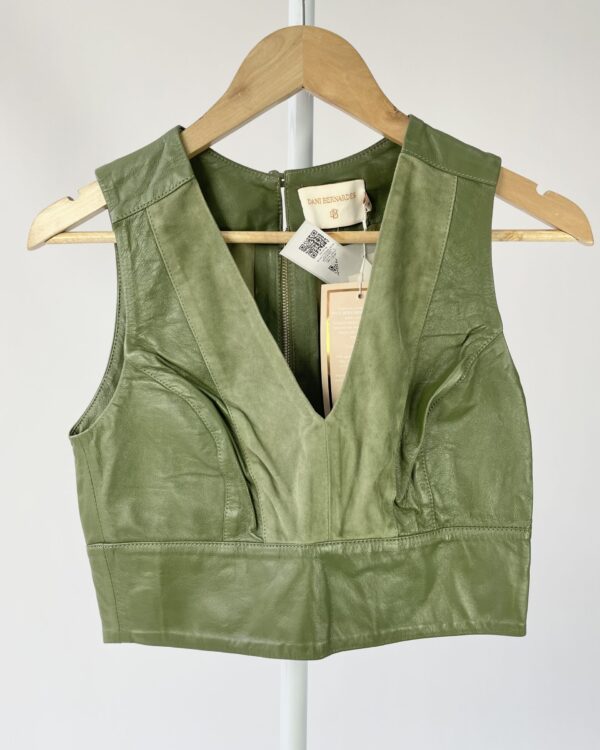 Blusa cropped verde couro DANI BERNADES - P *nunca usado* - VENDIDO SISTEMA OTO