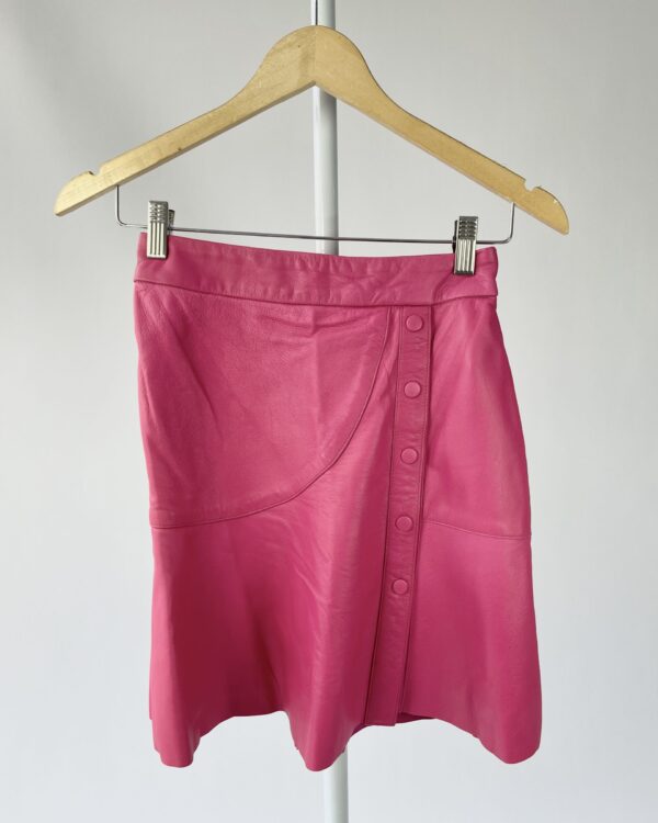 Saia curta rosa couro DANI BERNARDES - P *nunca usada* - VENDIDO SISTEMA OTO