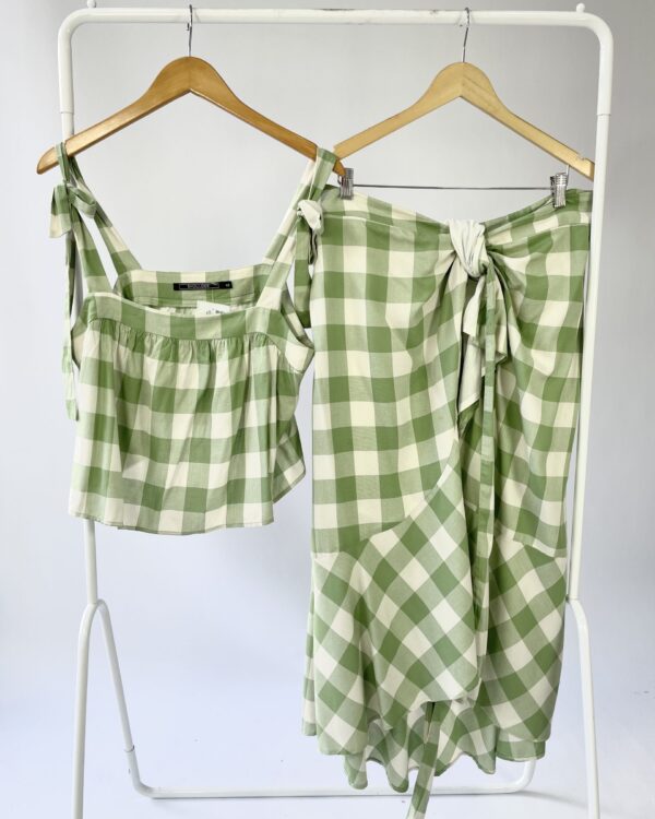 Conjunto saia e cropped verde estampa xadrez SHOULDER - 44 - VENDIDO SISTEMA OTO
