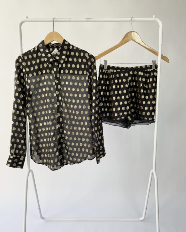 Conjunto seda camisa e short preto com poá dourado A.BRAND - VENDIDO SISTEMA OTO