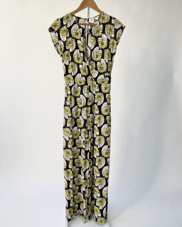 Macacão preto com estampa flores TOTEM - P - VENDIDO SISTEMA OTO