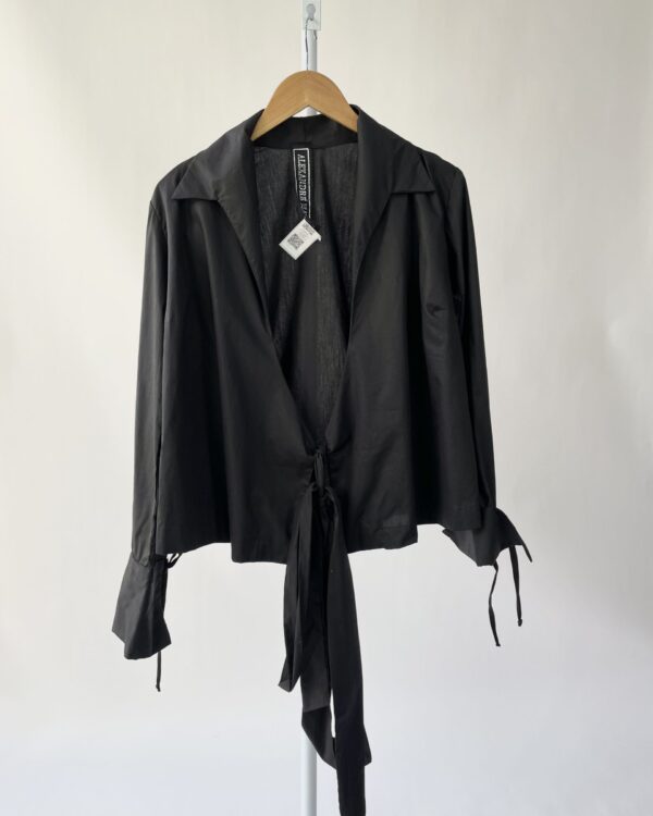 Camisa preta com amarração assimetrica ALEXANDRE MATOS - G - VENDIDO SISTEMA OTO