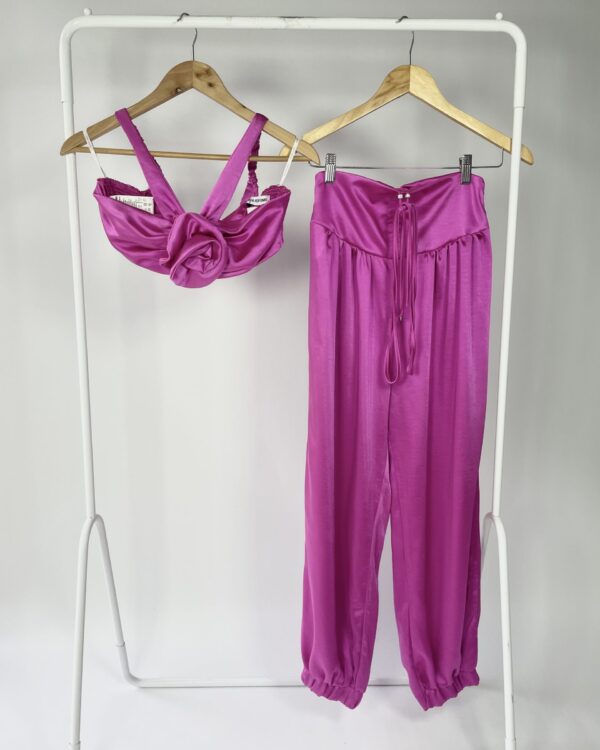 Conjunto acetinado cropped e calça rosa LANÇA PERFUME - PP - VENDIDO SISTEMA OTO