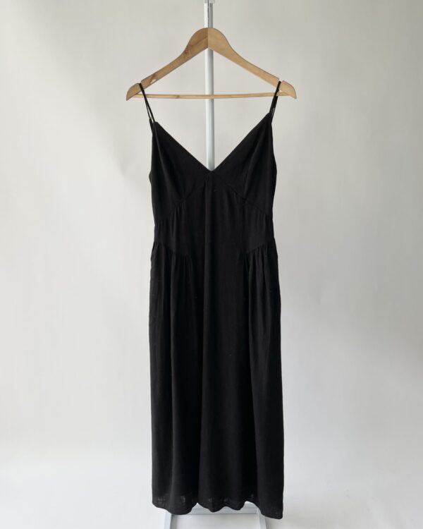 Vestido preto linho LOJA TRÊS - M - VENDIDO SISTEMA OTO