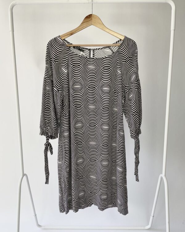 Vestido p&b estampado TOTEM - G - VENDIDO SISTEMA OTO