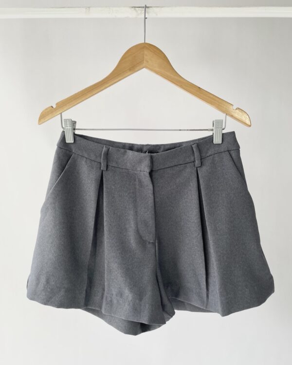 Short cinza alfaiataria LOJA TRÊS - G - VENDIDO SISTEMA OTO