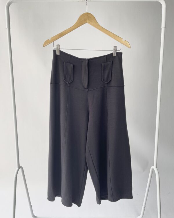 Calça preta pantacourt OPEN - P - VENDIDO SISTEMA OTO