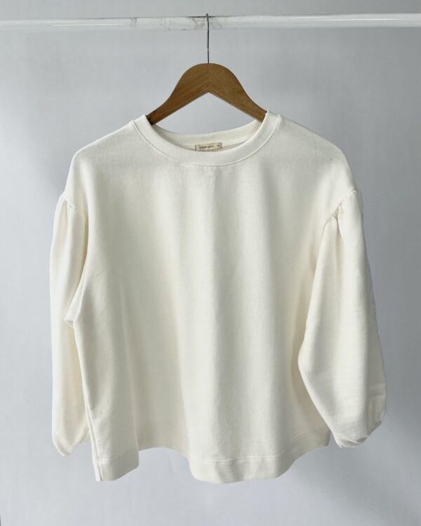 Blusa moletom off white com detalhes manga MARFINO - M - VENDIDO SISTEMA OTO