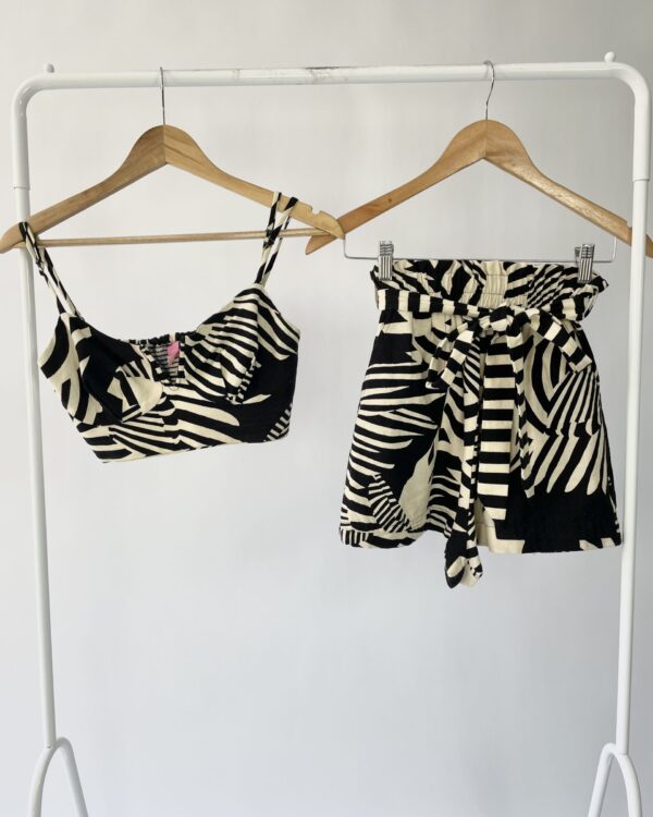 Conjunto short e top p&b FARM - PP - VENDIDO SISTEMA OTO