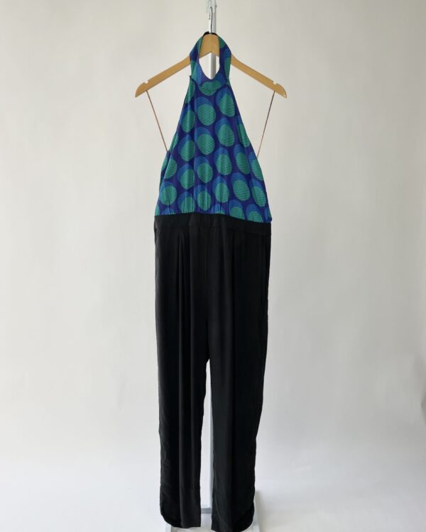 Macacão seda preto e azul estampado na parte de cima A .BRAND - 40 - VENDIDO SISTEMA OTO