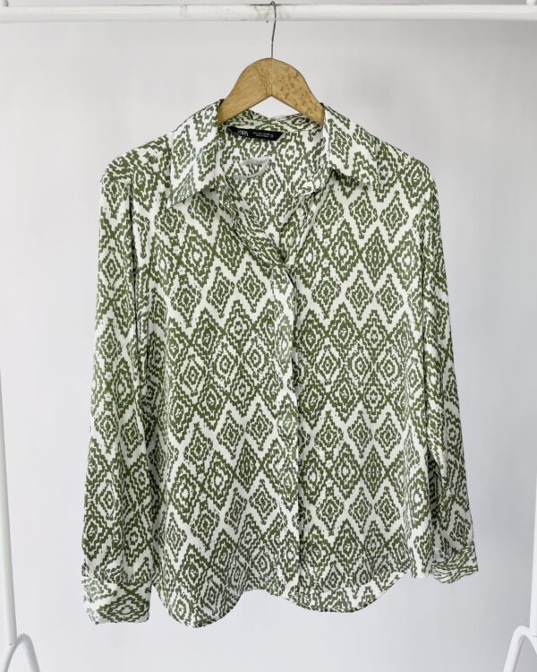 Camisa com estampa verde ZARA  - M - VENDIDO SISTEMA OTO