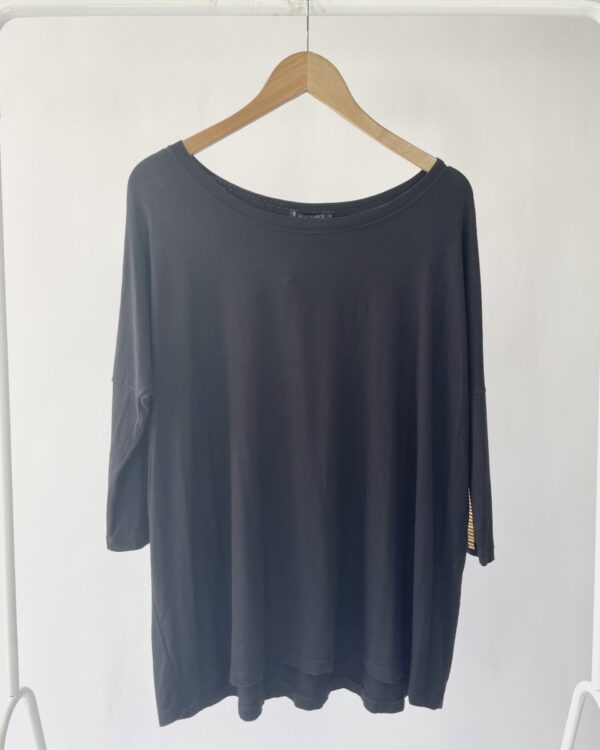 Blusa ampla preta detalhes metalizados nas mangas LE LIS BLANC - M - VENDIDO SISTEMA OTO